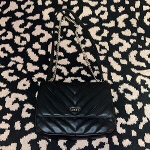 Black DKNY bag perfect size not to big not to small, in good conditions